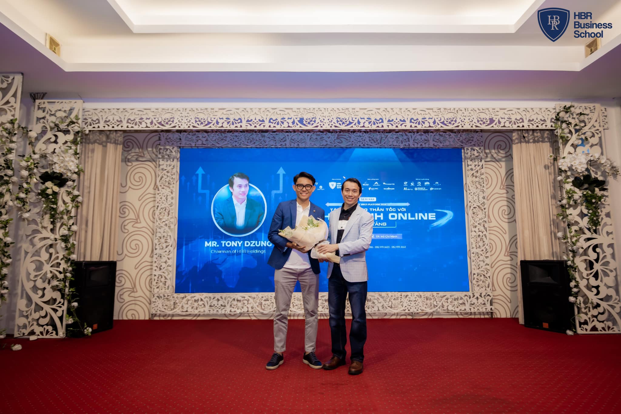 11 5 Su kien TANG TRUONG THAN TOC VOI KINH DOANH ONLINE DA NEN TANG 2024