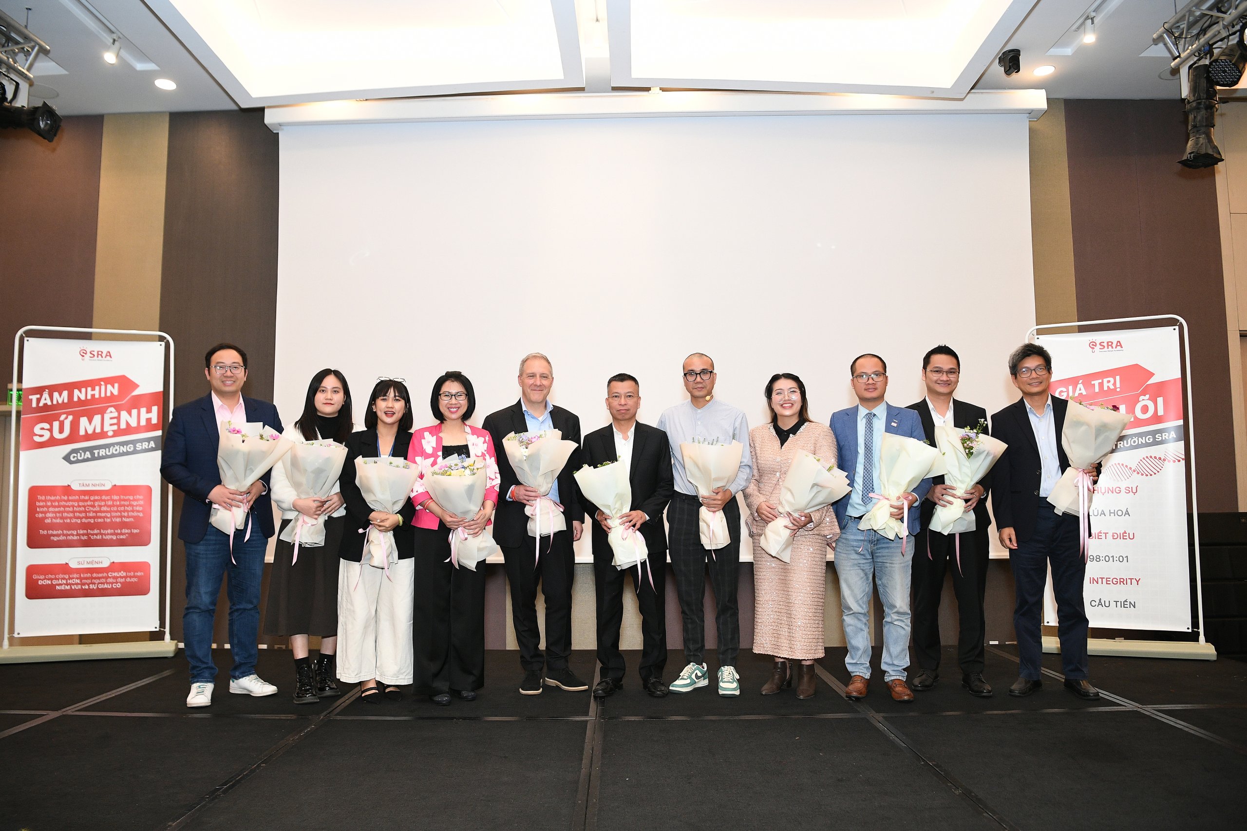 BUSINESS SUMMIT 2025 – CNV Đồng Hành Cùng Doanh Nghiệp SMEs Việt Trong Hành Trình Chuyển Đổi Số 2 Các CEO & lãnh đạo doanh nghiệp tại BUSINESS SUMMIT 2025