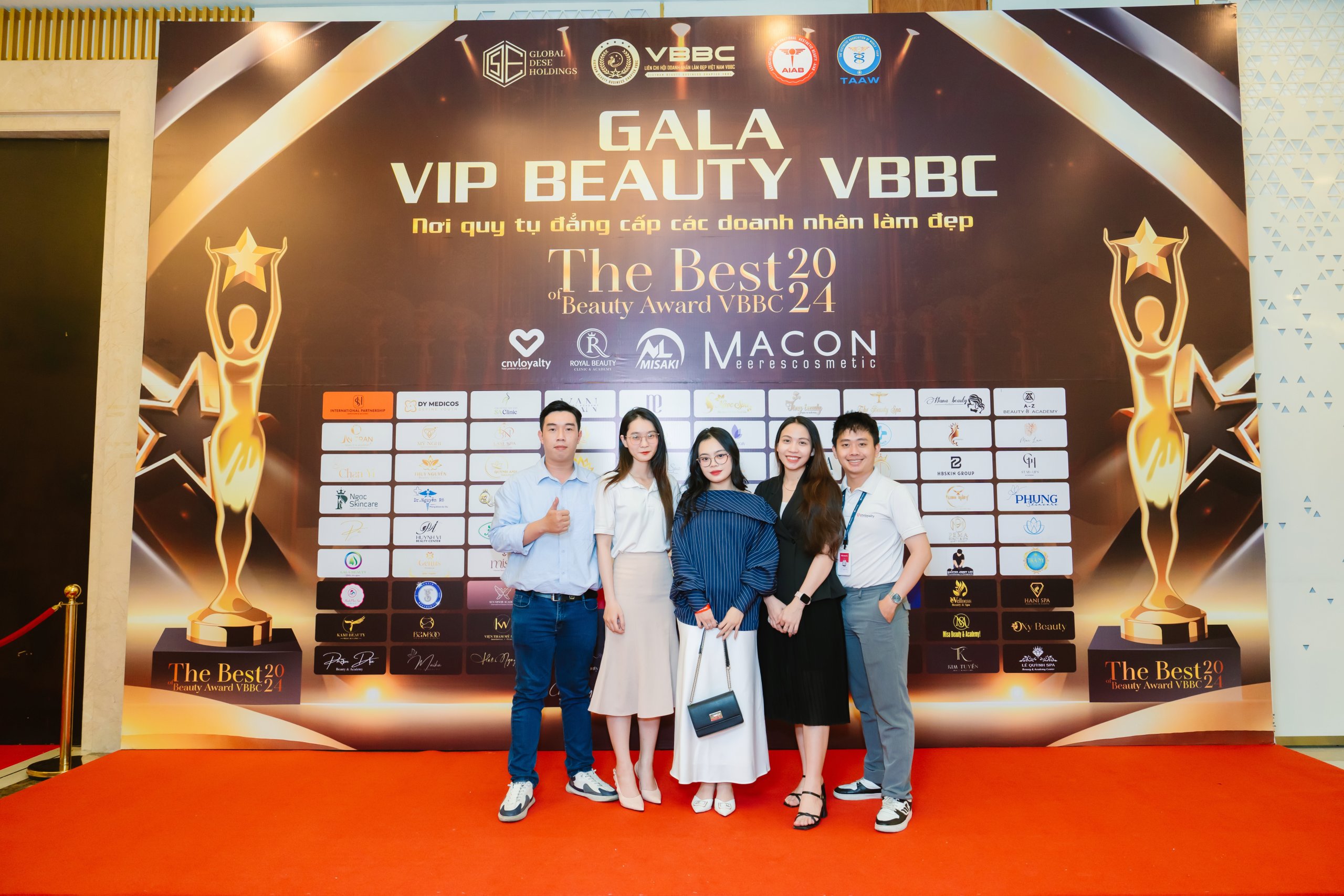 THE BEST OF BEAUTY AWARD 2024 – CNV Đồng Hành Cùng Sự Kiện Tôn Vinh Ngành Làm Đẹp 3 Doanh nhân ngành làm đẹp và đại diện thương hiệu tham dự sự kiện ngành làm đẹp tại THE BEST OF BEAUTY AWARD 2024
