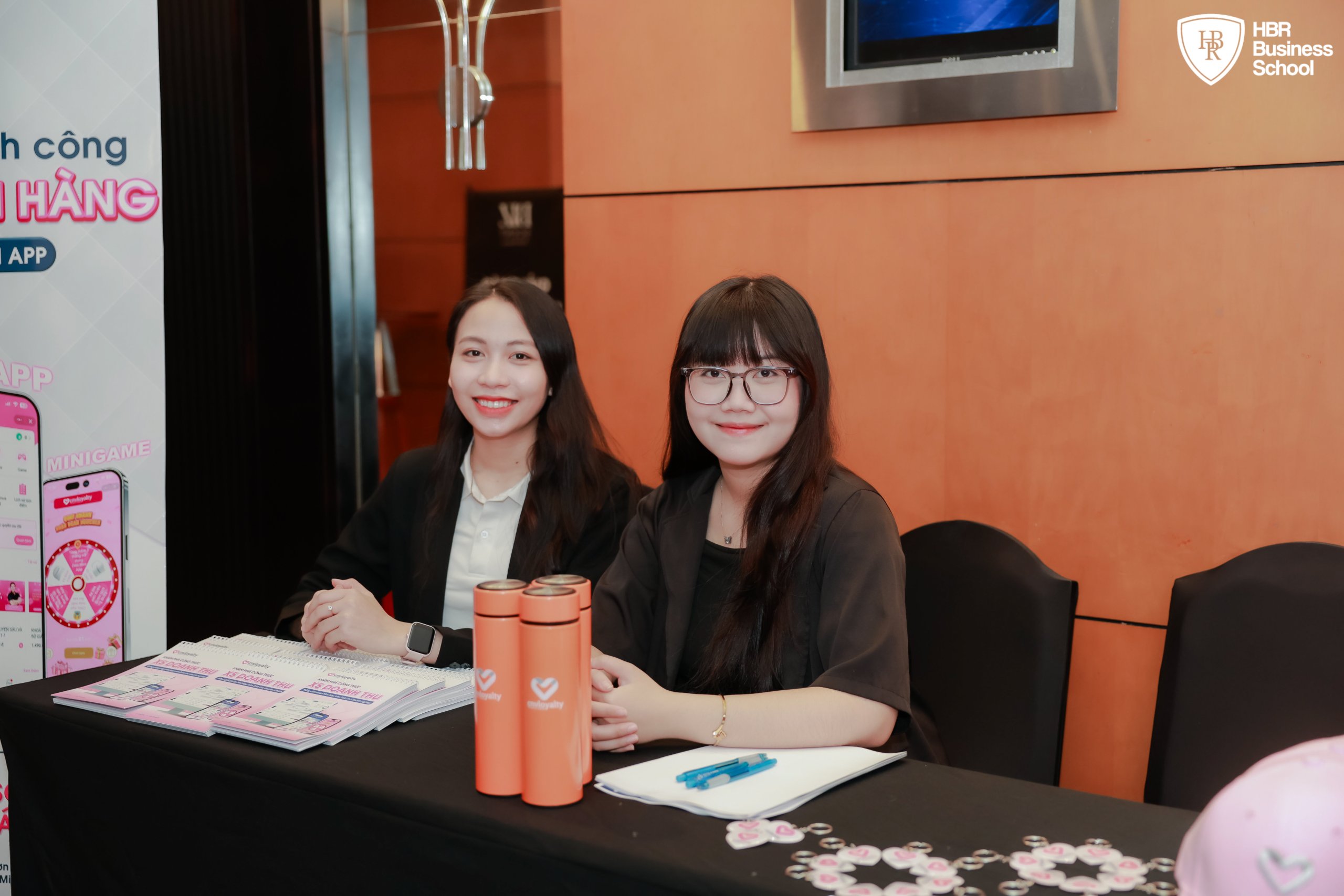 AI BUSINESS REVOLUTION 2025 – CNV CDP Tài Trợ Và Mang Đến Giải Pháp Đột Phá Cho Doanh Nghiệp Việt 5 Đội ngũ CNV CDP sẵn sàng tư vấn giải pháp chuyển đổi số & AI trong marketing cho doanh nghiệp tại sự kiện