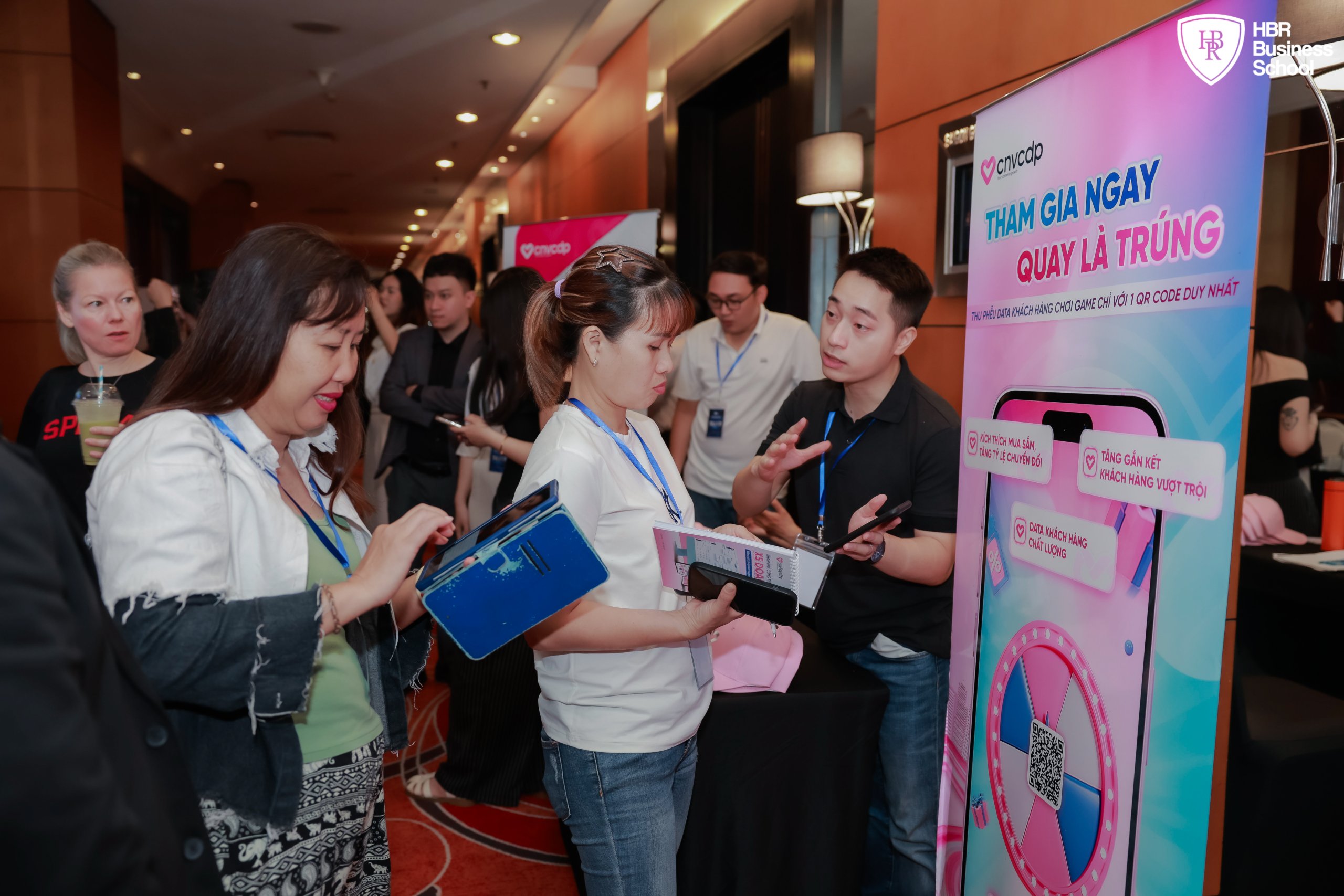 AI BUSINESS REVOLUTION 2025 – CNV CDP Tài Trợ Và Mang Đến Giải Pháp Đột Phá Cho Doanh Nghiệp Việt 4 Gian hàng CNV CDP thu hút đông đảo khách tham quan với các giải pháp Mini App & Private Domain Traffic System