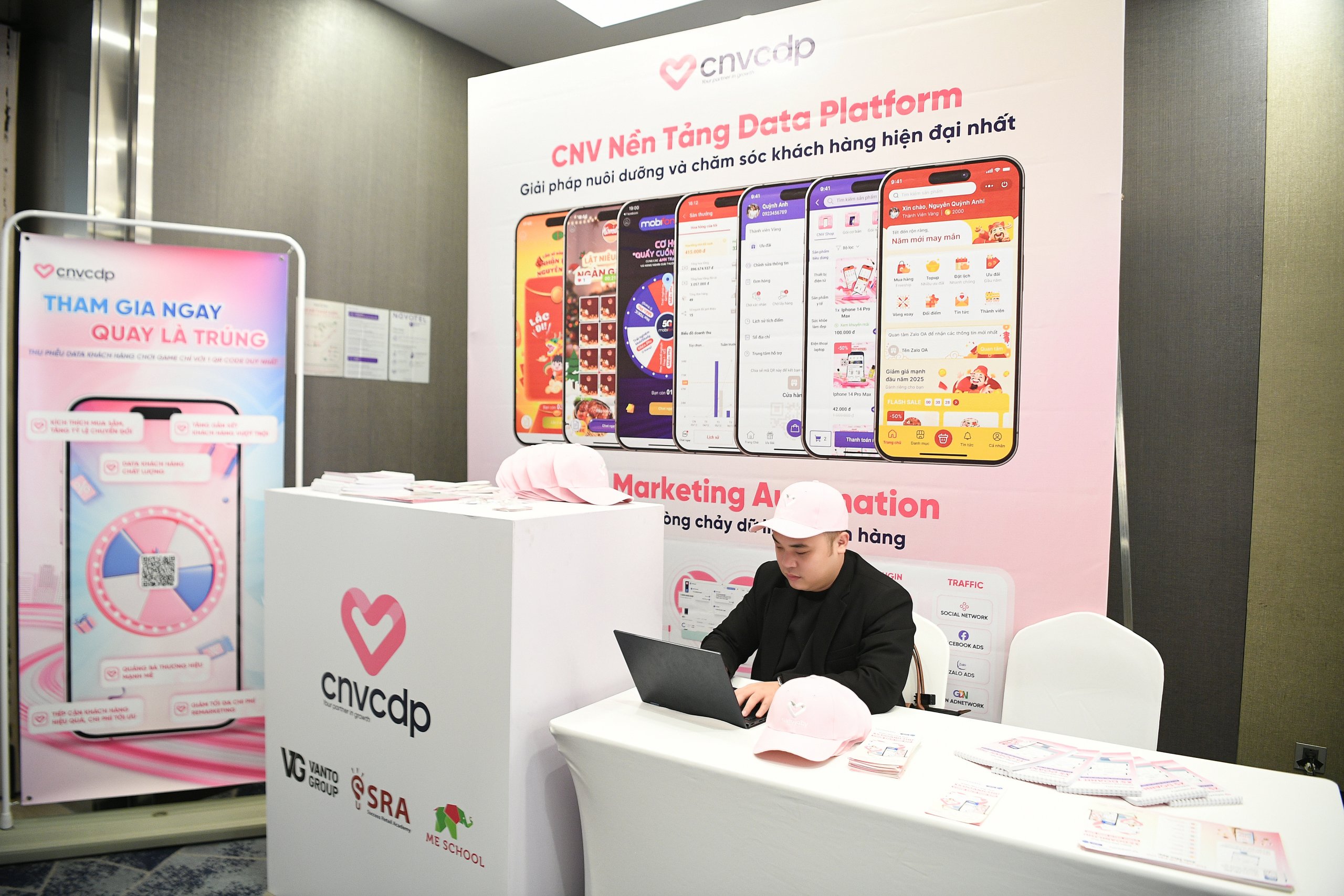 BUSINESS SUMMIT 2025 – CNV Đồng Hành Cùng Doanh Nghiệp SMEs Việt Trong Hành Trình Chuyển Đổi Số 4 Gian hàng CNV tại BUSINESS SUMMIT 2025, giới thiệu giải pháp CDP doanh nghiệp, Mini App Zalo OA