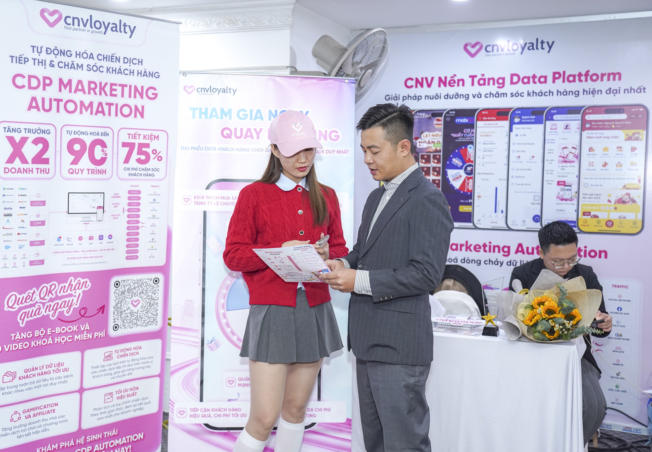TRAVAI DAY 2025 – Bước Đột Phá Chuyển Đổi Số Ngành Du Lịch, CNV Đồng Hành Với Vai Trò Nhà Tài Trợ Kim Cương 7 Gian hàng trưng bày giải pháp MiniApp ngành du lịch của CNV tại sự kiện du lịch 2025, giới thiệu công nghệ giúp doanh nghiệp tối ưu vận hành và tăng trưởng bền vững