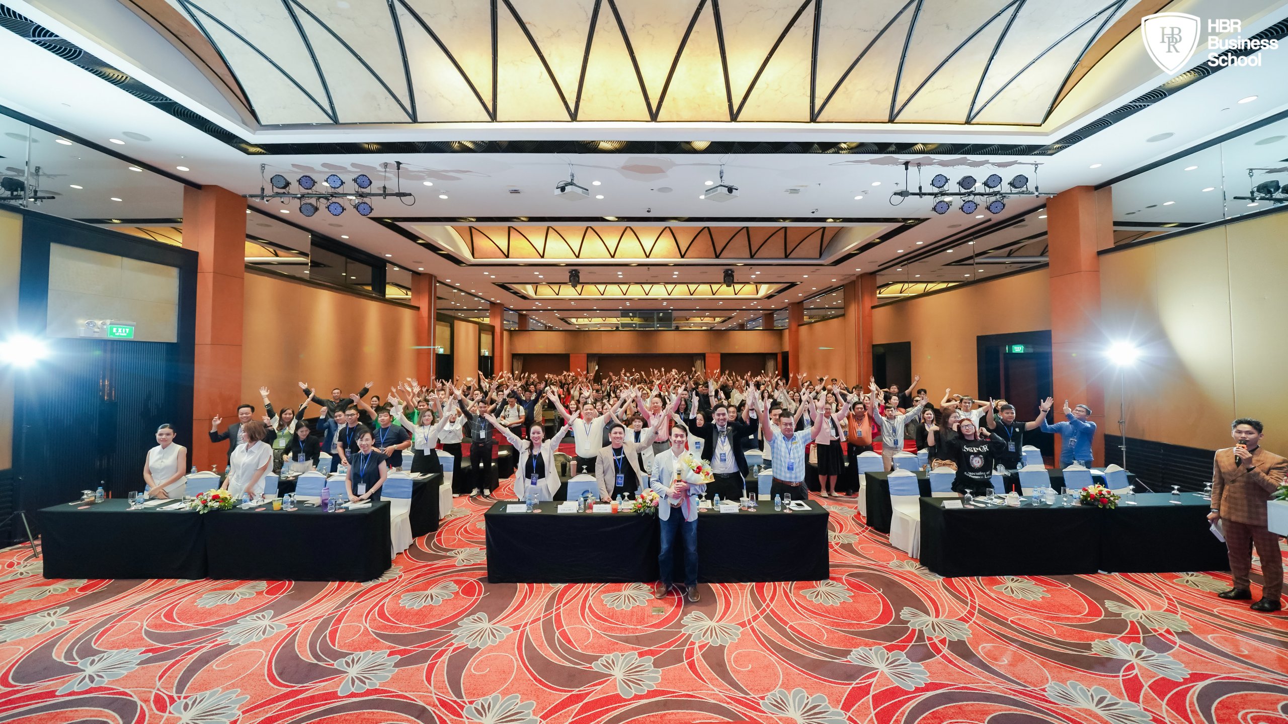 AI BUSINESS REVOLUTION 2025 – CNV CDP Tài Trợ Và Mang Đến Giải Pháp Đột Phá Cho Doanh Nghiệp Việt 3 Toàn cảnh sự kiện AI BUSINESS REVOLUTION 2025, quy tụ đông đảo doanh nghiệp & chuyên gia trong lĩnh vực AI