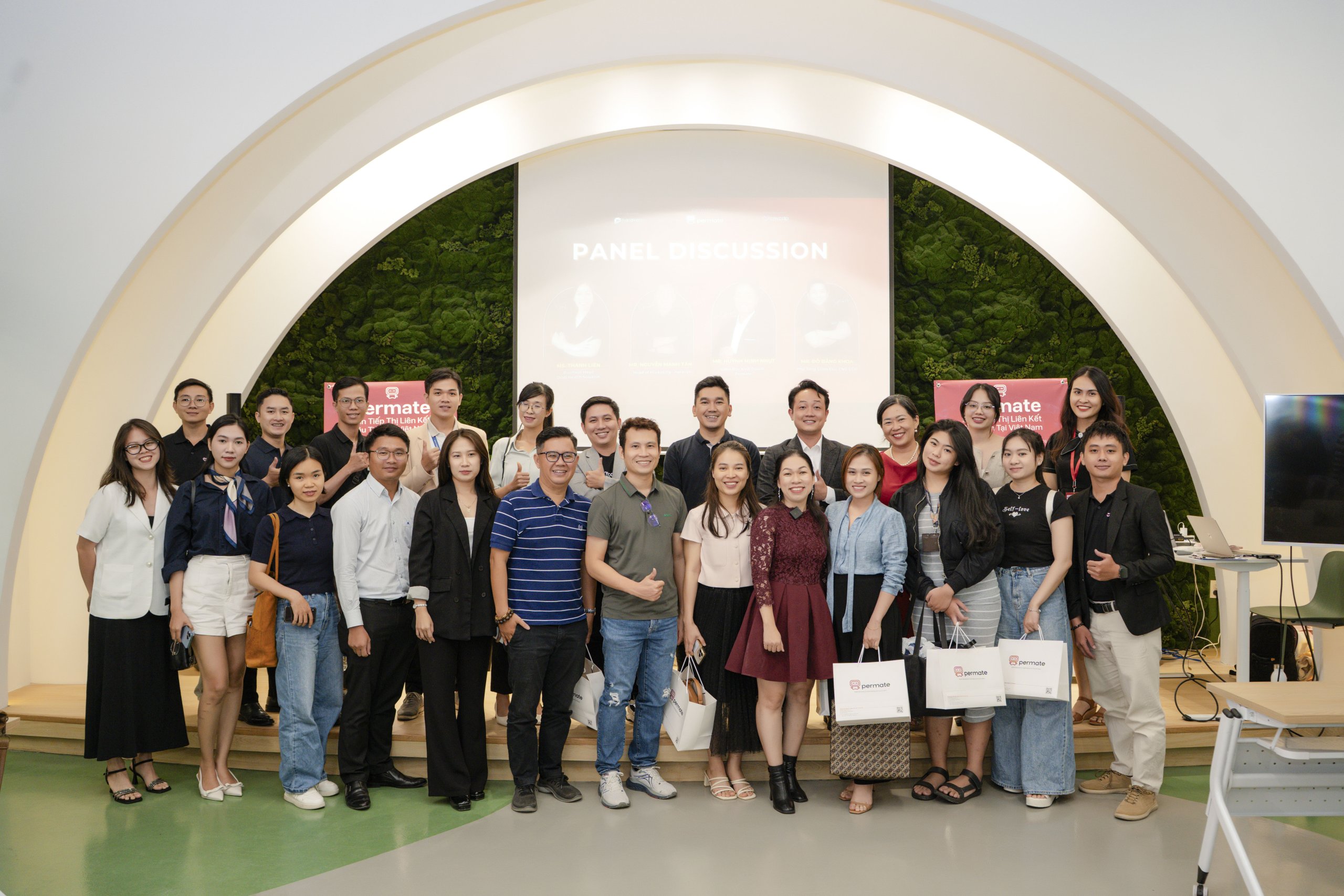 XÂY D2C: TẠO VÙNG LỢI NHUẬN BỀN VỮNG CHO ECOMMERCE - Cùng CNV CDP Làm Chủ Hệ Sinh Thái Bán Hàng Và Dữ Liệu Khách Hàng 4 Khách tham dự sự kiện XÂY D2C TẠO VÙNG LỢI NHUẬN BỀN VỮNG CHO ECOMMERCE kết nối cộng đồng kinh doanh và marketer tại TPHCM