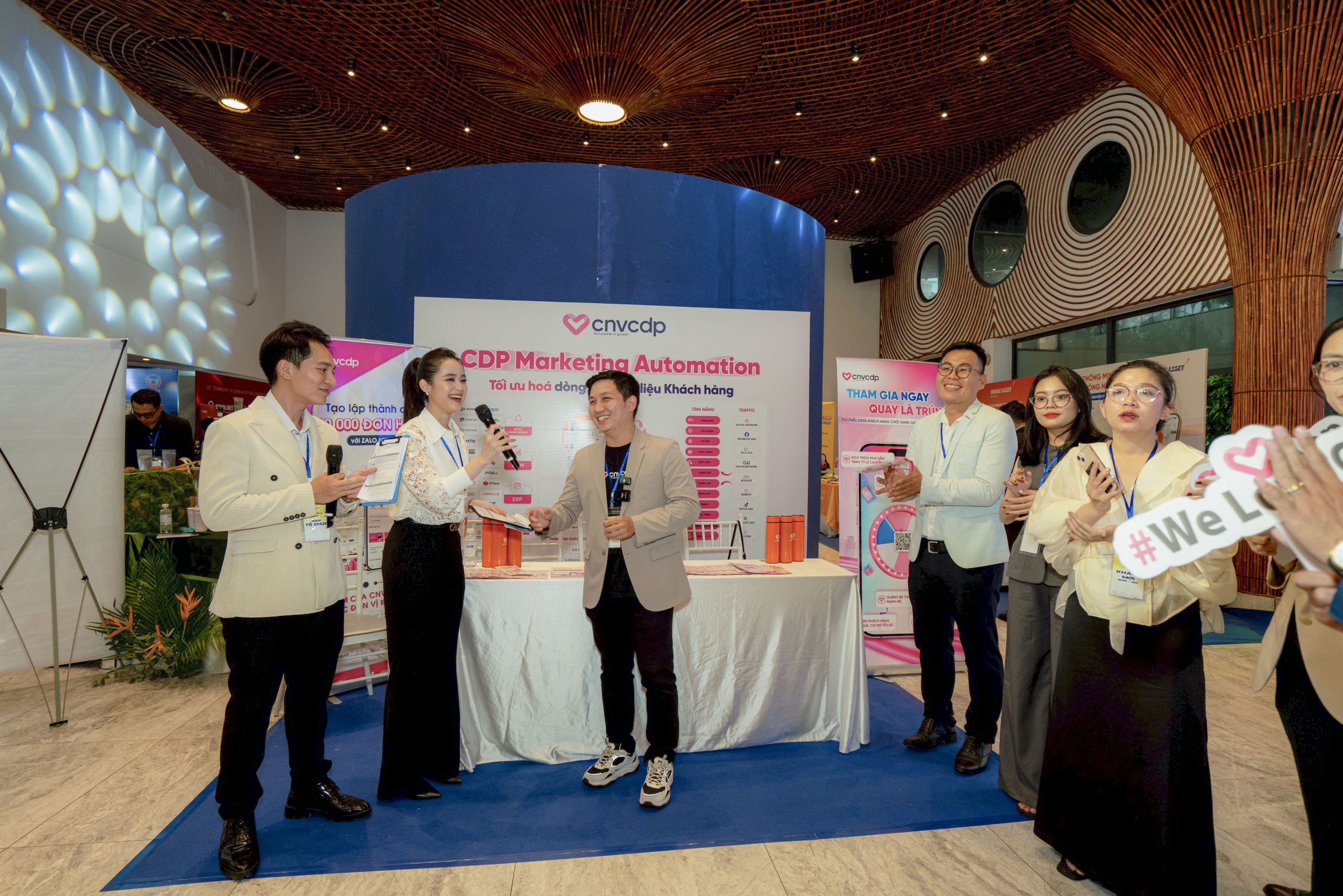 Business & Library 7 – CNV CDP đồng hành cùng doanh nhân trẻ Vượt sóng 2025 2 Gian hàng tư vấn của CNV CDP tại Sự kiện Business & Library 7