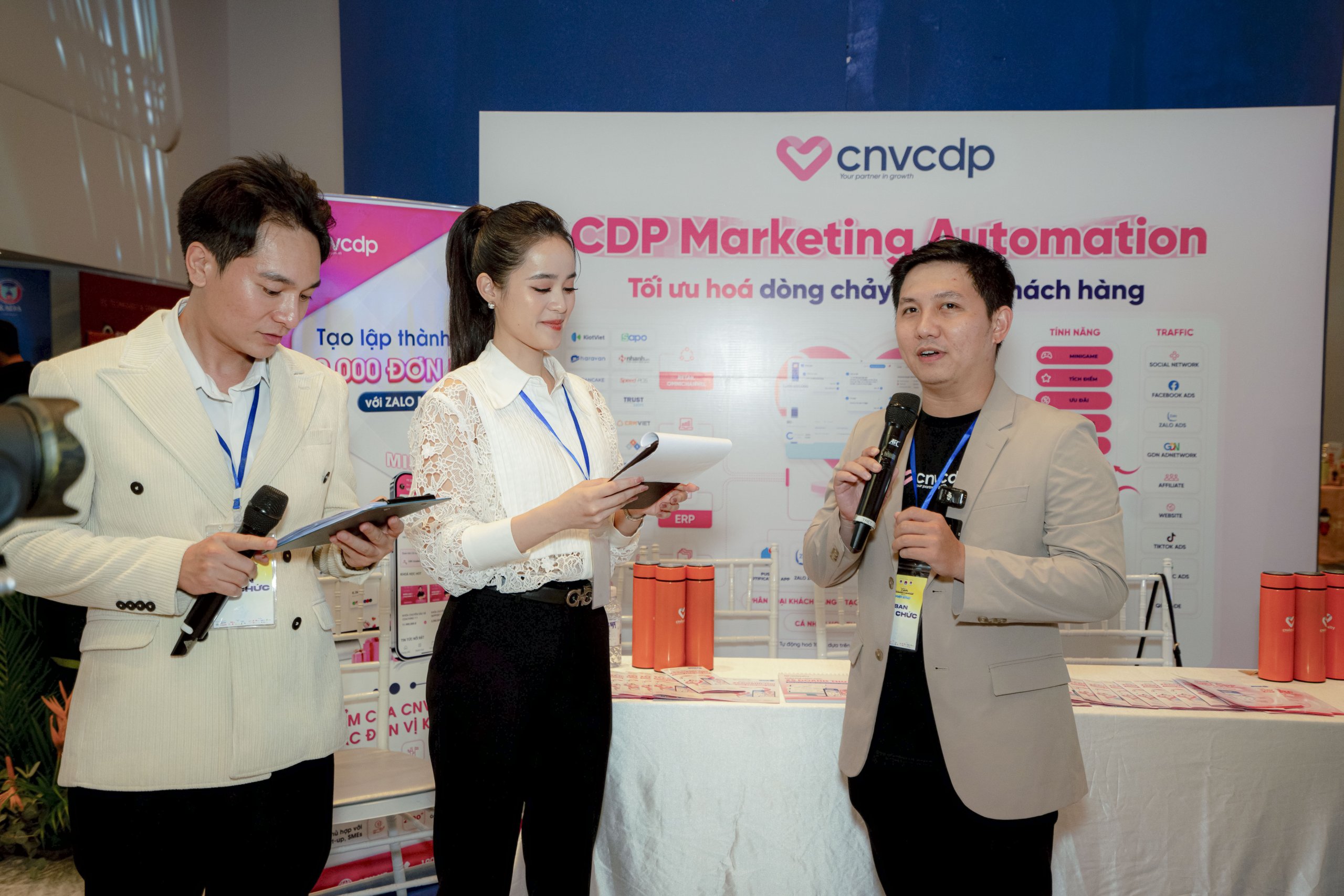 Business & Library 7 – CNV CDP đồng hành cùng doanh nhân trẻ Vượt sóng 2025 3 Mr. Đỗ Đăng Khoa chia sẻ về Private Domain Traffic System tại Sự kiện Business & Library 7