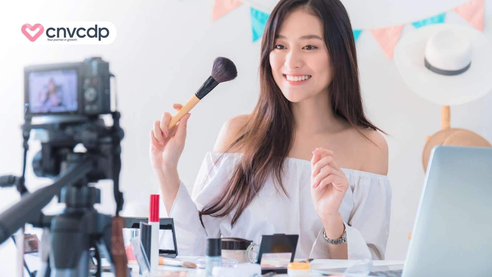 7+ Mẫu kịch bản livestream bán mỹ phẩm đơn giản, hiệu quả chốt đơn nhanh 7 Kich ban tuong tac va giai dap thac mac