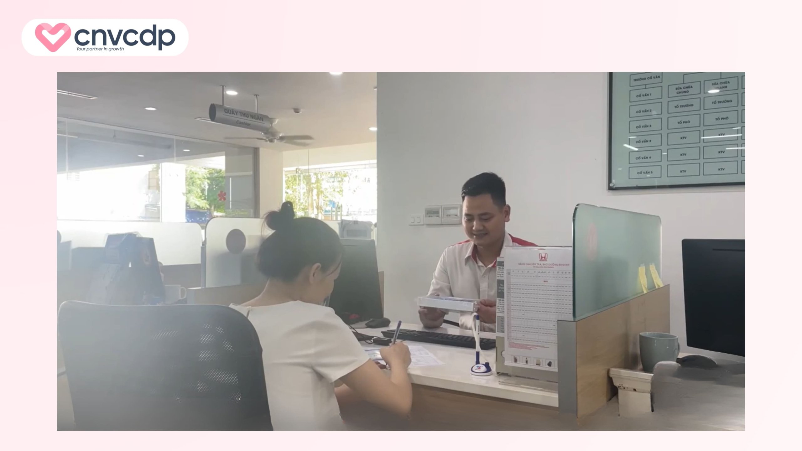 Bàn giao xe, kiểm tra và chăm sóc sau dịch vụ