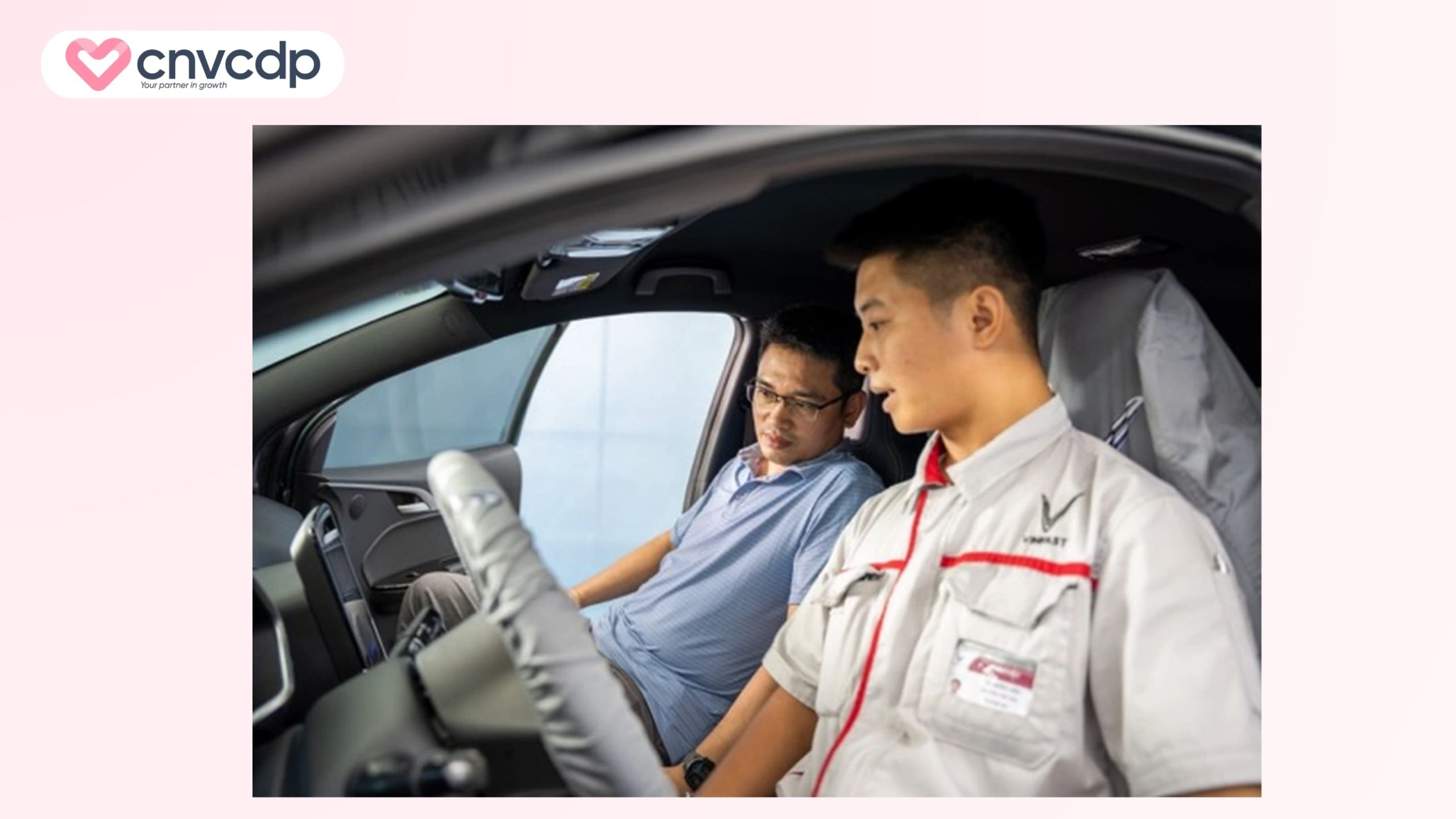 Theo dõi, thu thập phản hồi và xử lý sự cố sau dịch vụ